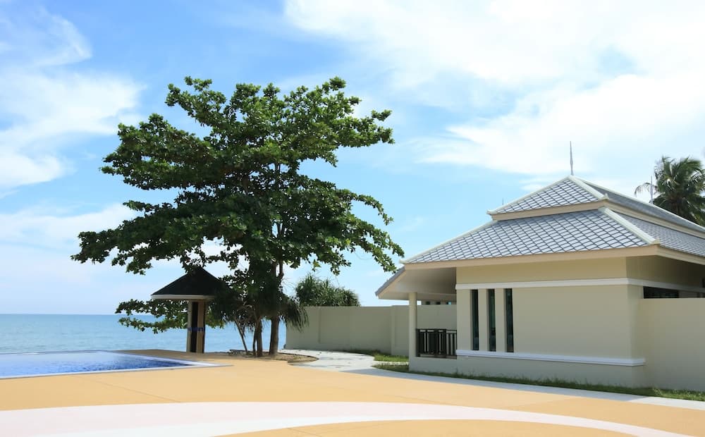 Wis Beach Khanom, Primary image, photo 1