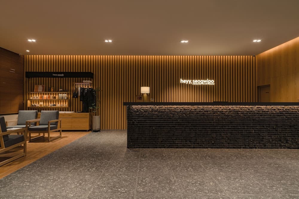 Heyy Seogwipo, Reception, photo 2