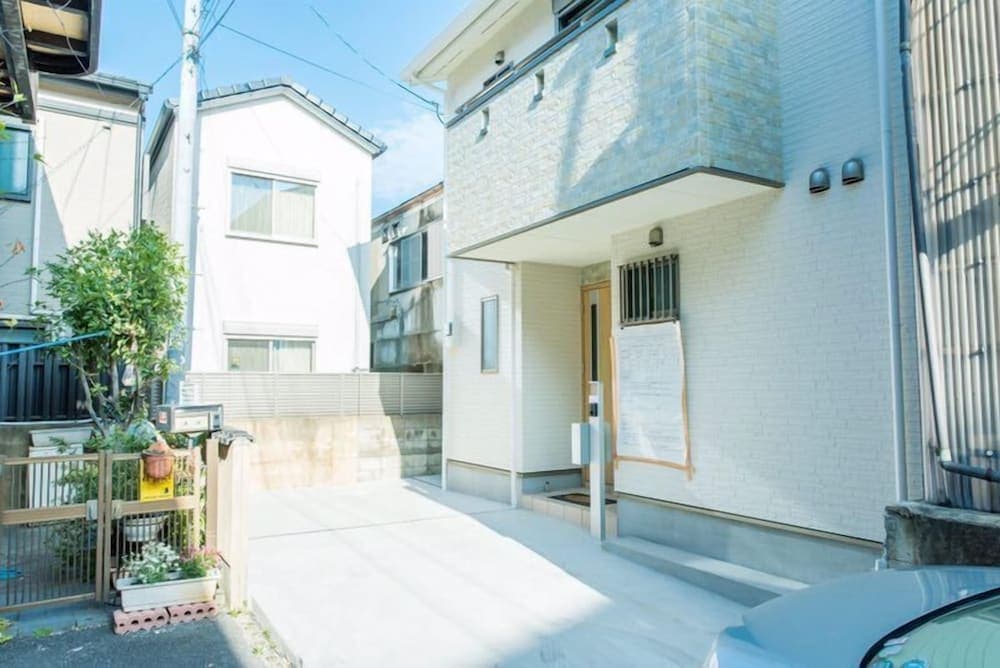 Heartwarming House, Primary image, photo 1