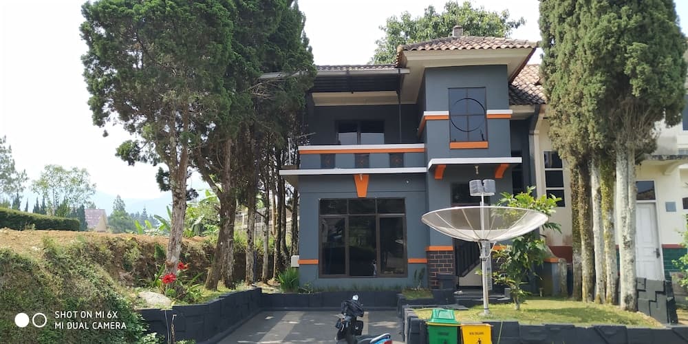 Villa Wahyu 3 Bedroom, Primary image, photo 1