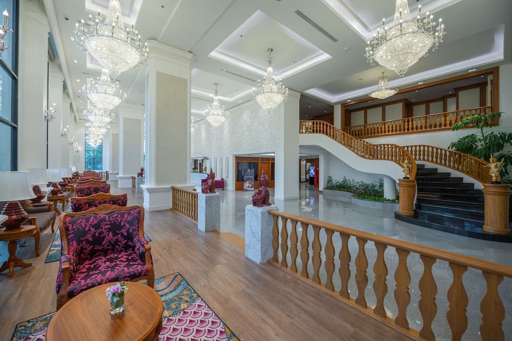 Empress Premier Hotel, Lobby sitting area, photo 3