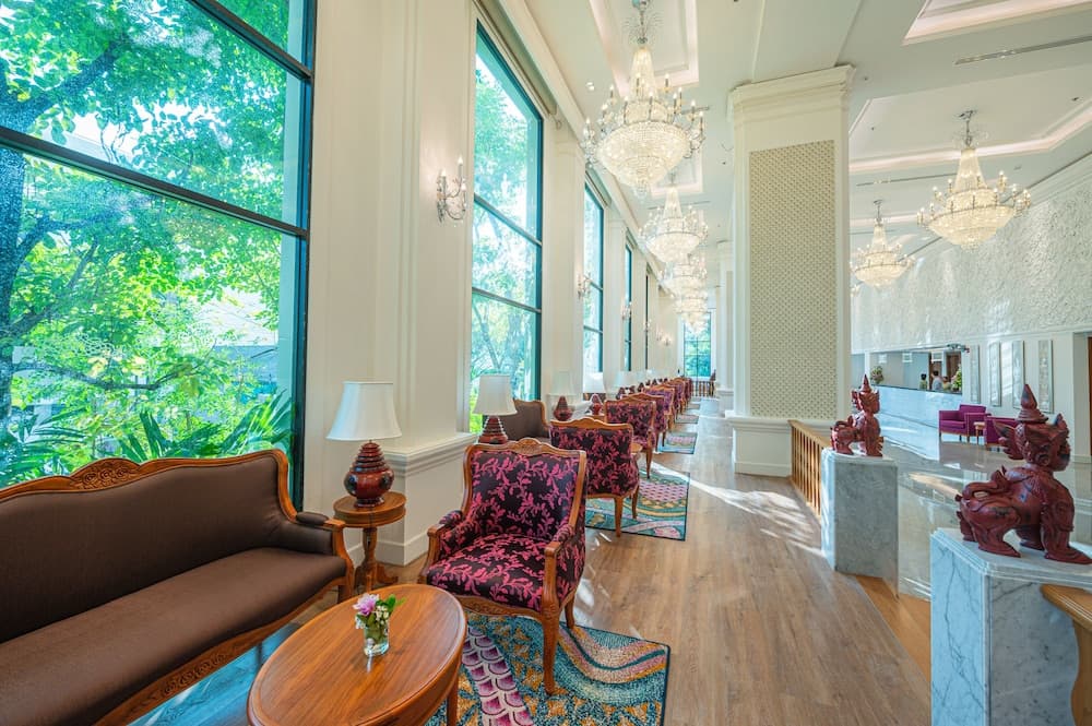 Empress Premier Hotel, Lobby sitting area, photo 2