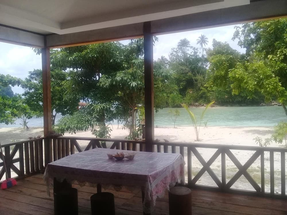 Nusa Nalan Beach Resort 발코니 사진 5