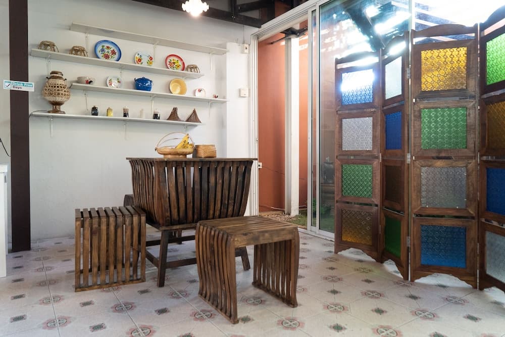 Past Tense Hostel, Lobby sitting area, photo 4