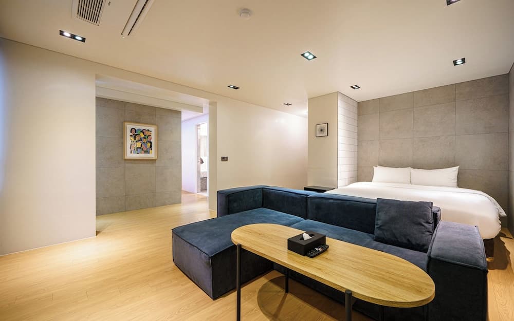 Hotel Intro, Primary image, photo 1