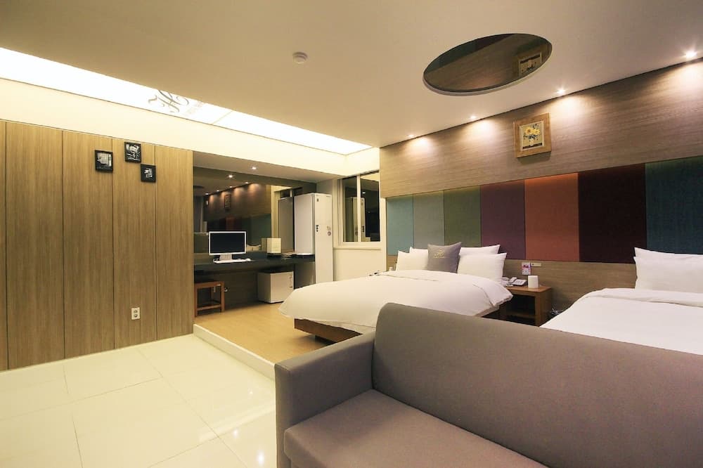 H Drive Hotel, Room, photo 5