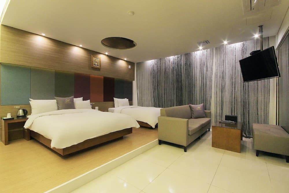 H Drive Hotel, Room, photo 2