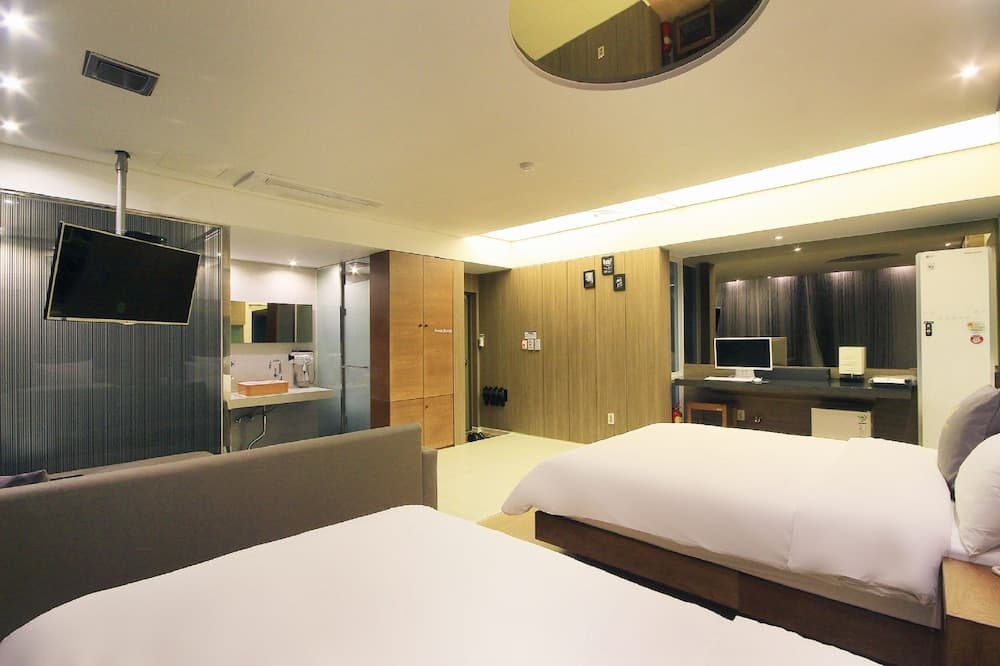 H Drive Hotel, Room, photo 4