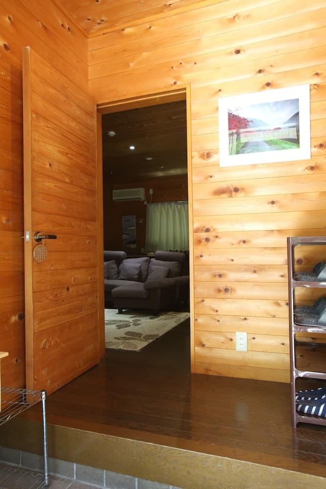 Hinoki Cabin Hakuba, Interior entrance, photo 2