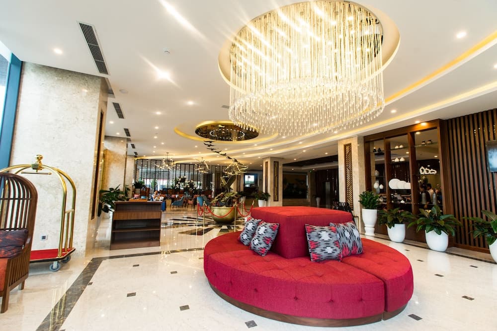 Eagle Hotel, Lobby sitting area, photo 3