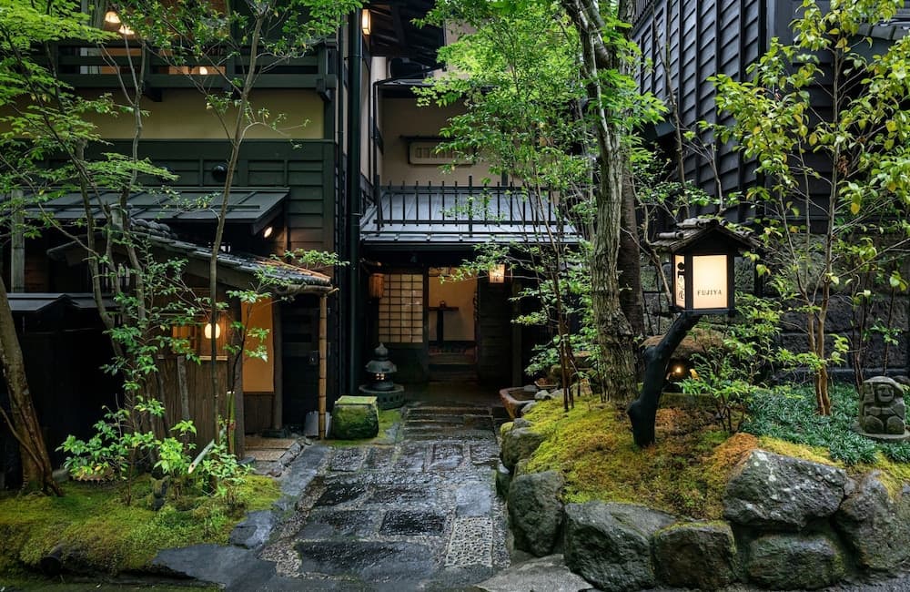 Fujiya, Interior entrance, photo 2
