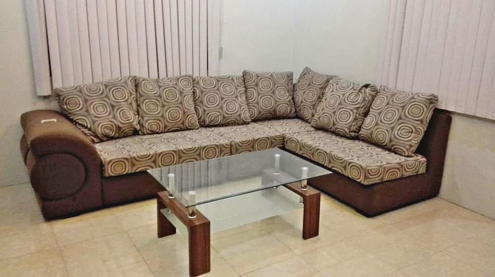 Hidaway Resort, Lobby sitting area, photo 2