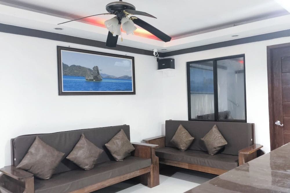 Jace's Travellers Inn, Lobby, photo 3