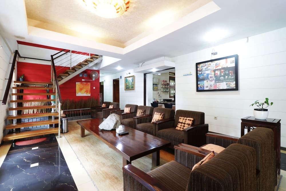 Rumah Tawa Hotel, Lobby lounge, photo 4
