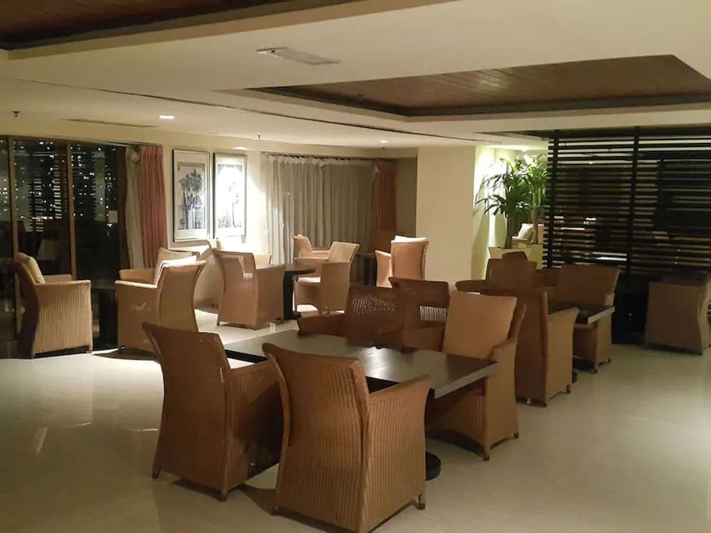 Luxury Studio Room at Sunway Pyramid, Lobby sitting area, photo 3