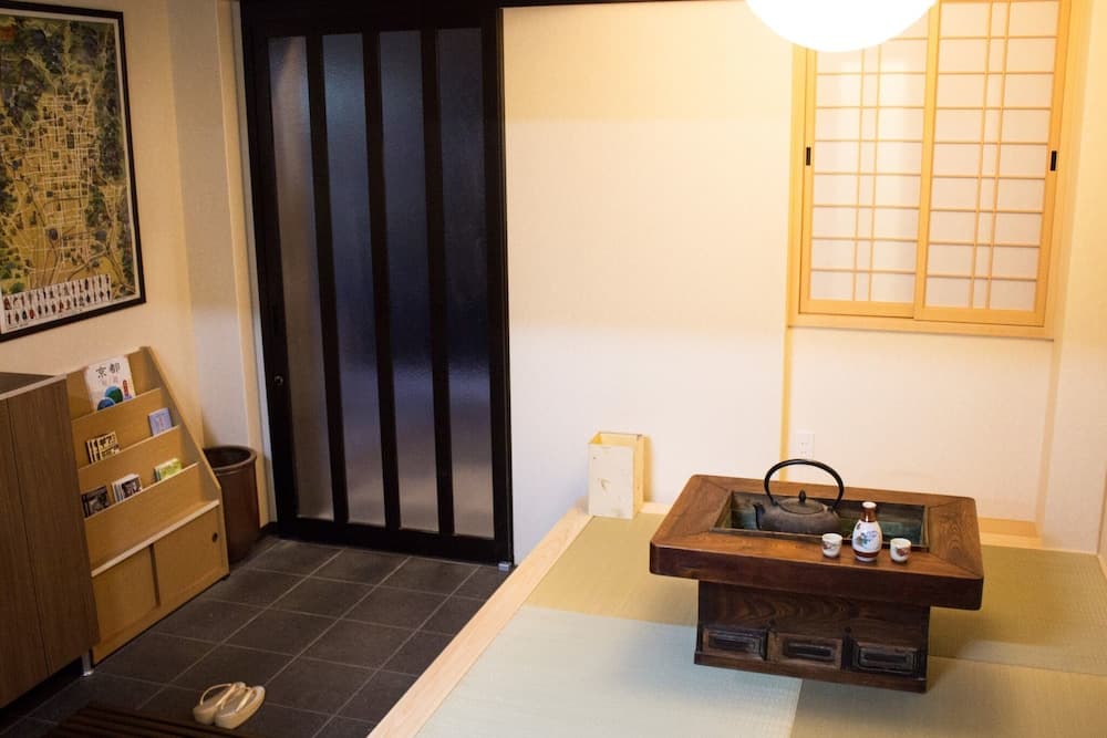 Kamoya Ryokan, Interior entrance, photo 2