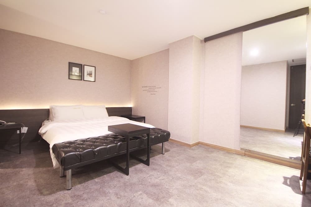 Paradise Hotel, Primary image, photo 1