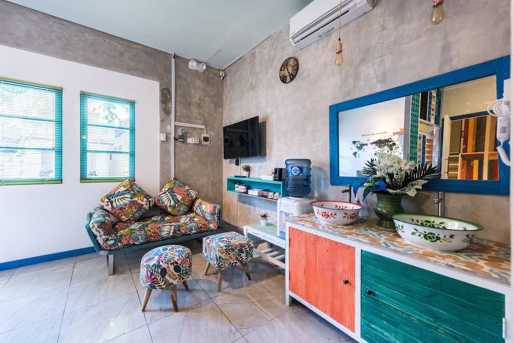 Write Hostel, Lobby sitting area, photo 4