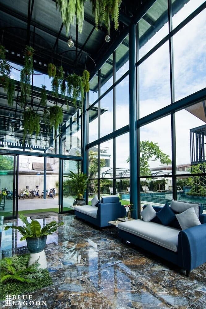 Blue Lagoon Hotel, Lobby sitting area, photo 2