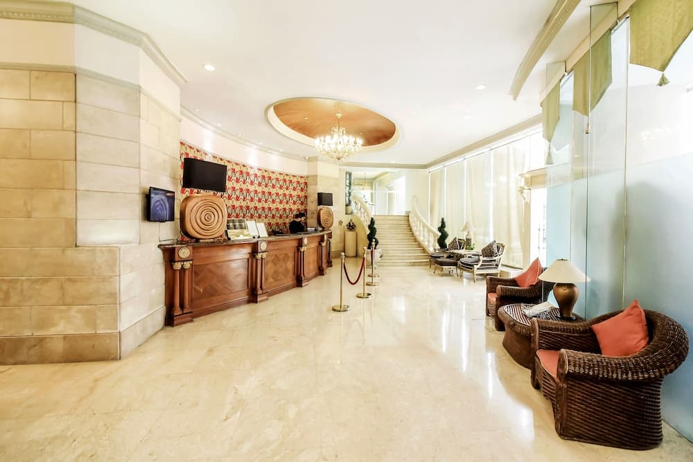 Makati Palace Hotel, Lobby sitting area, photo 3