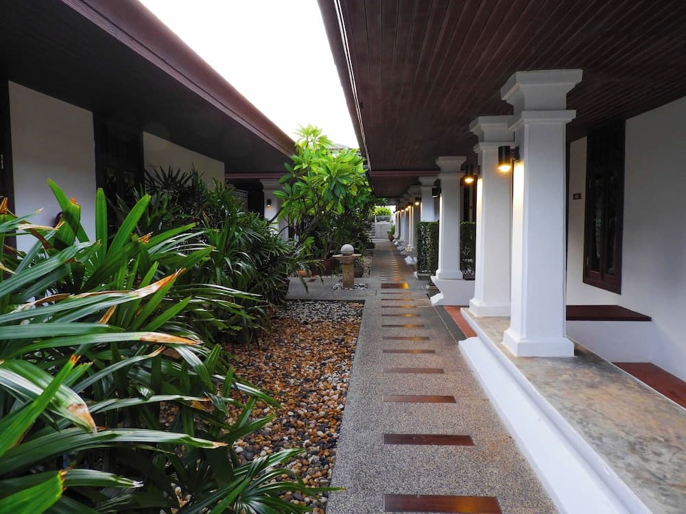 Al's Resort, Interior entrance, photo 2