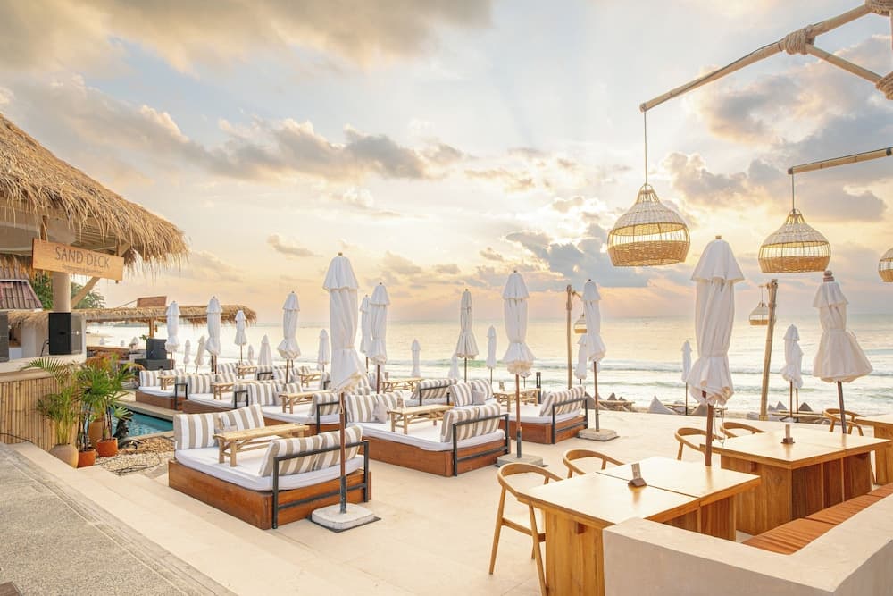 Al's Resort, Primary image, photo 1