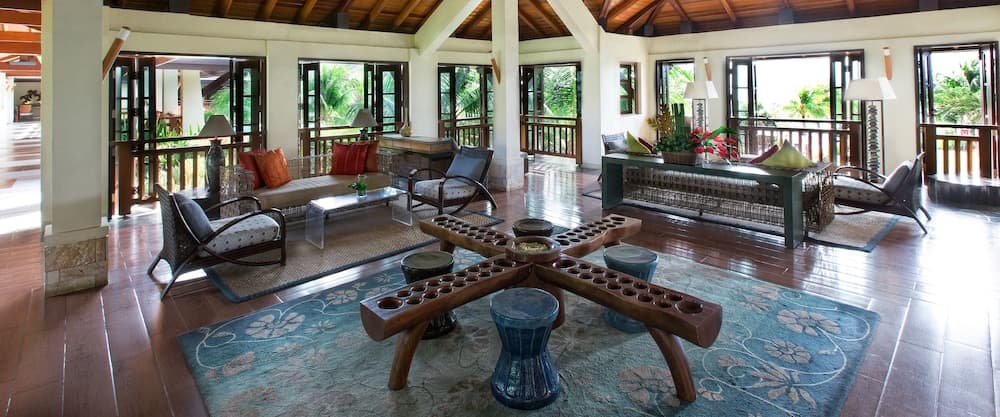 크림슨 리조트 & 스파 막탄 로비 사진 3