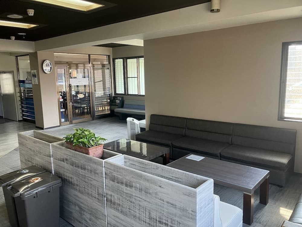 Skyheart Hotel Shimonoseki, Lobby sitting area, photo 2