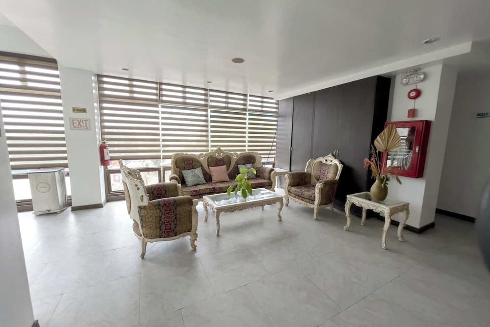 Tagaytay Haven Hotel, Lobby sitting area, photo 4