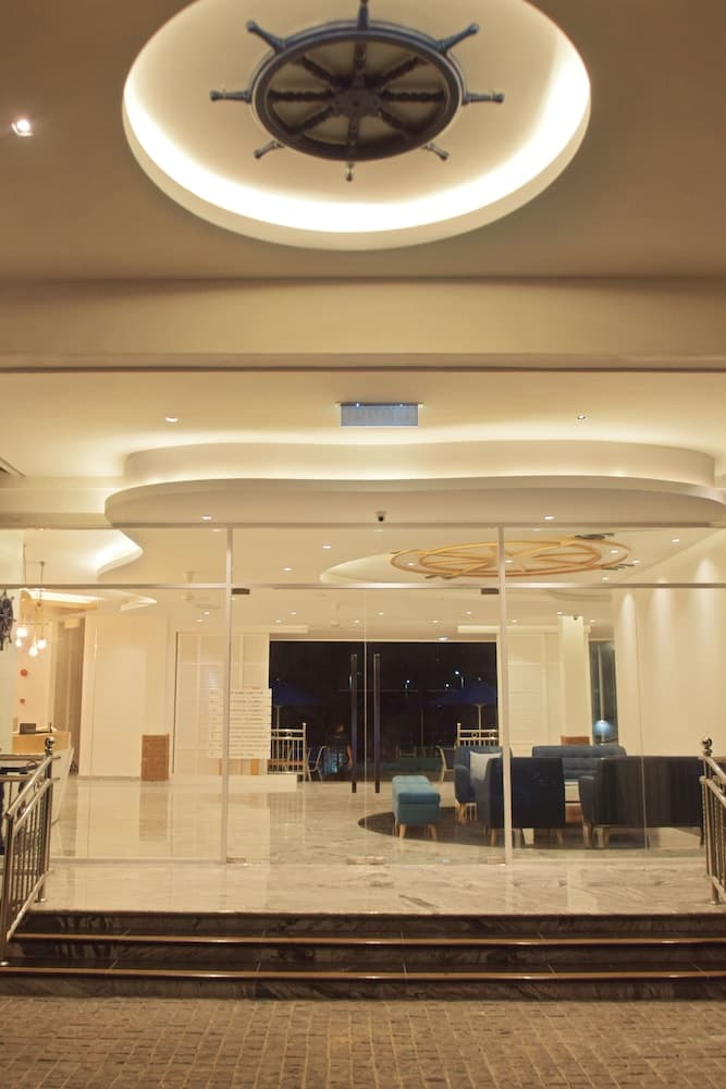 AVI Pangkor Beach Resort 로비 사진 3
