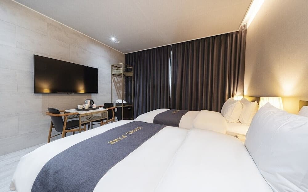Fine Hotel, Room, photo 5