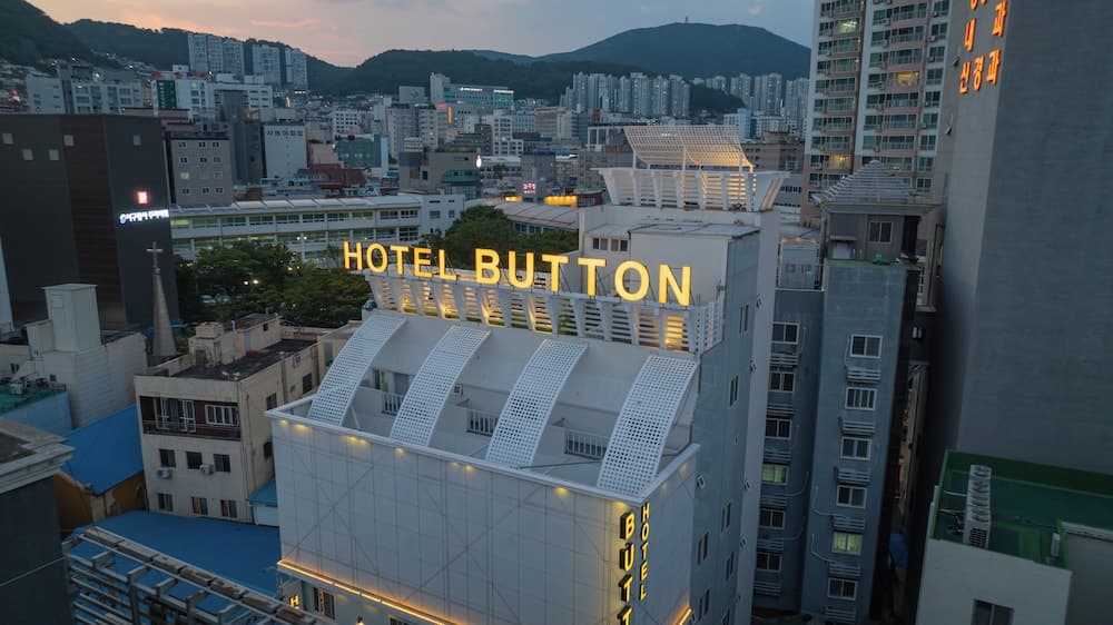Hotel Button, Primary image, photo 1
