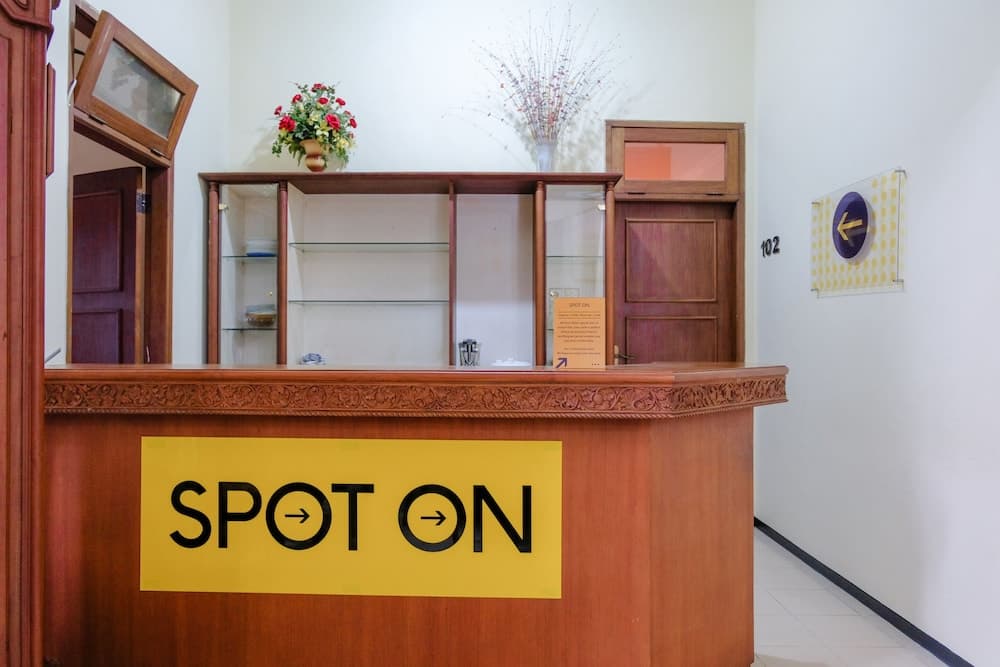 SPOT ON 1767 Villa Anggur Panderman, Reception, photo 3