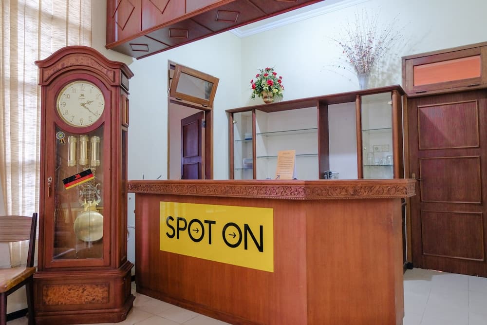 SPOT ON 1767 Villa Anggur Panderman, Reception, photo 2