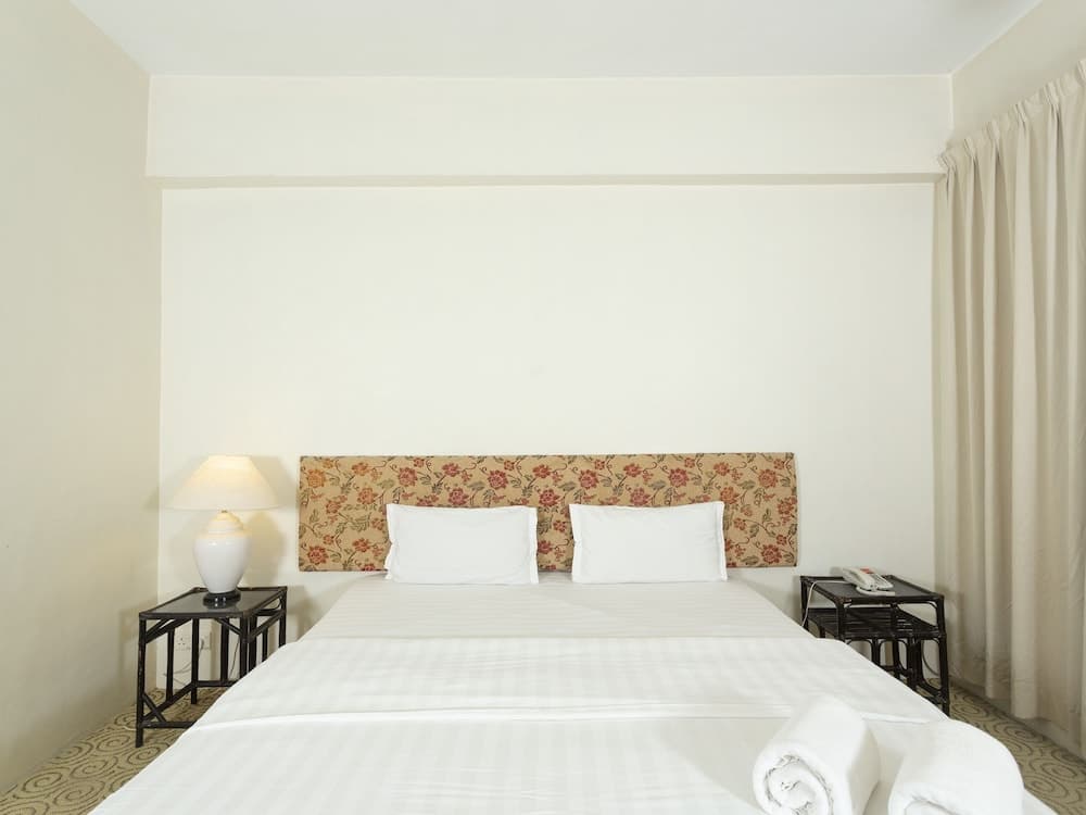 OYO 89619 De Choice Hotel, Room, photo 5