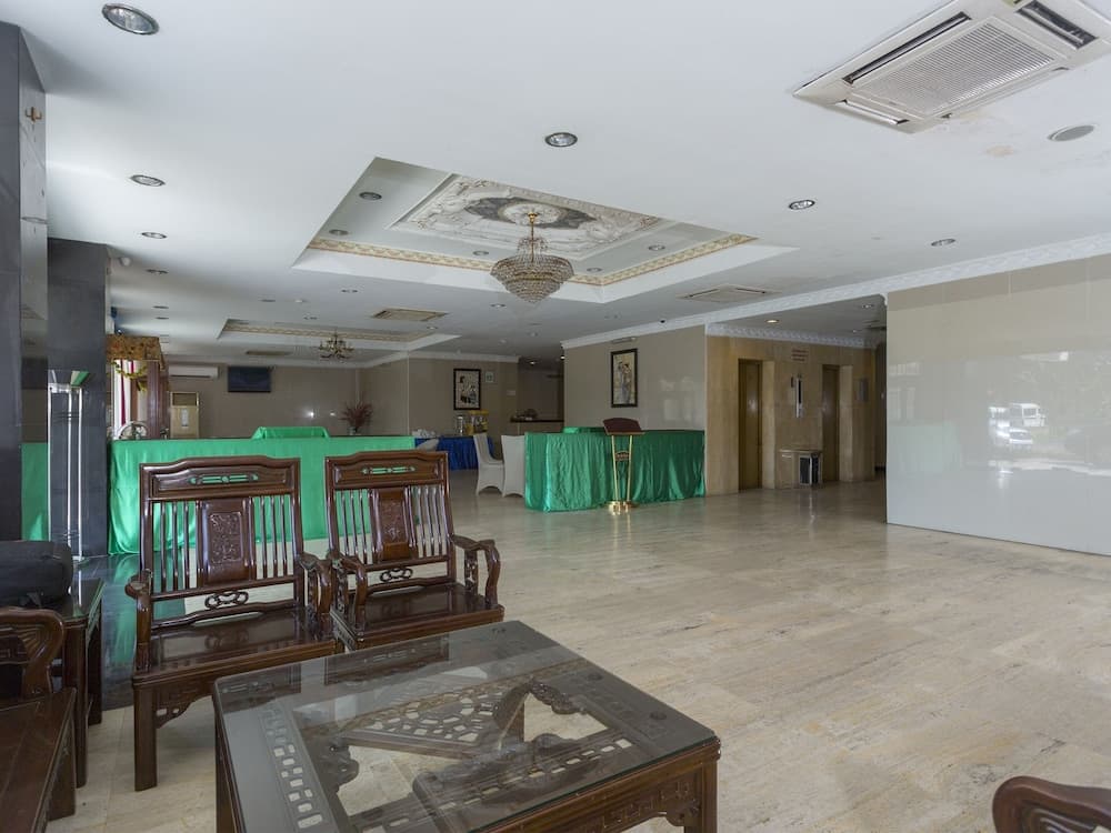 OYO 89619 De Choice Hotel, Lobby, photo 3