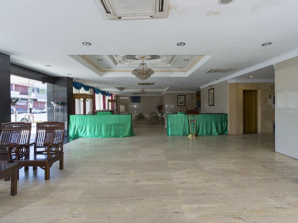 OYO 89619 De Choice Hotel, Lobby, photo 2