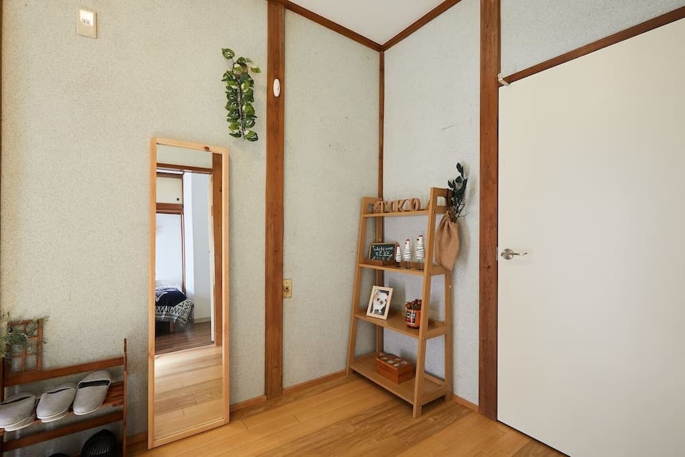Comma House Nakano, Interior entrance, photo 2