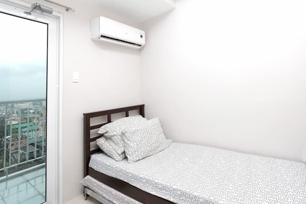 Grass Residences - Condo, Room, photo 3