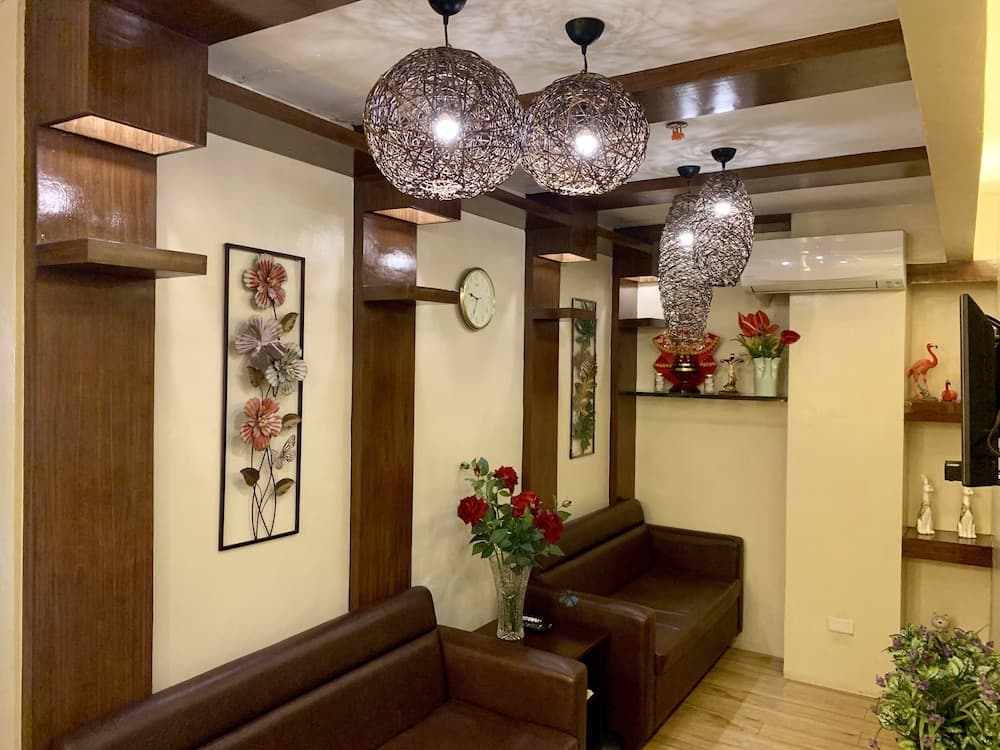 Davao Persimmon Suites, Lobby sitting area, photo 3