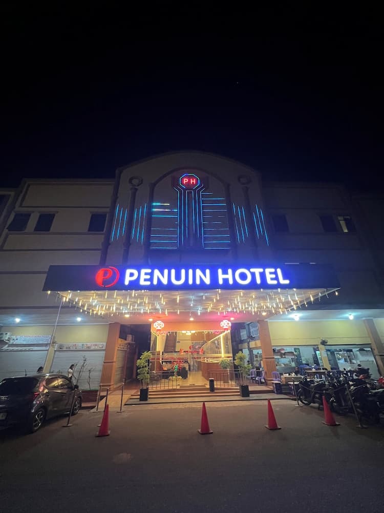 Penuin Hotel, Primary image, photo 1