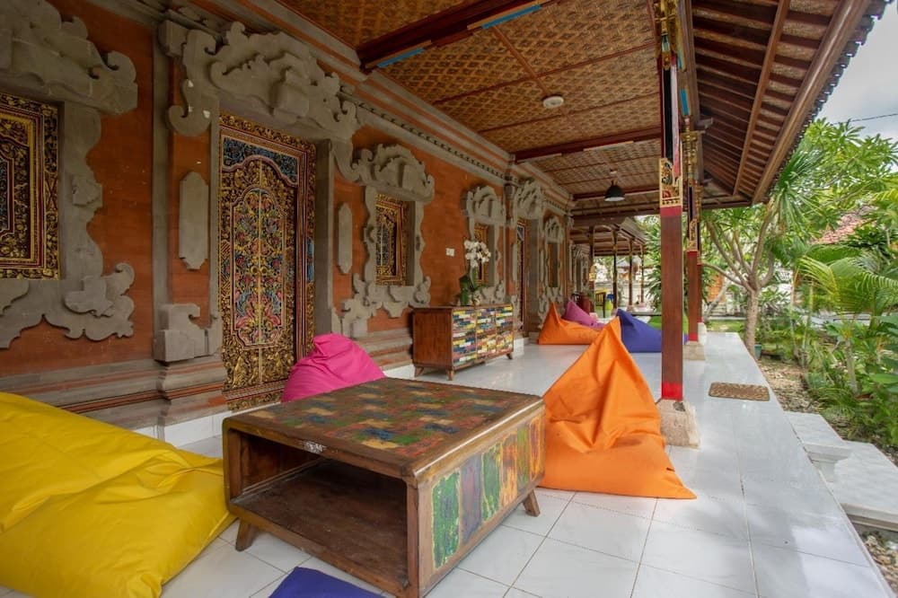 Nushe Hostel & Room, Lobby sitting area, photo 3