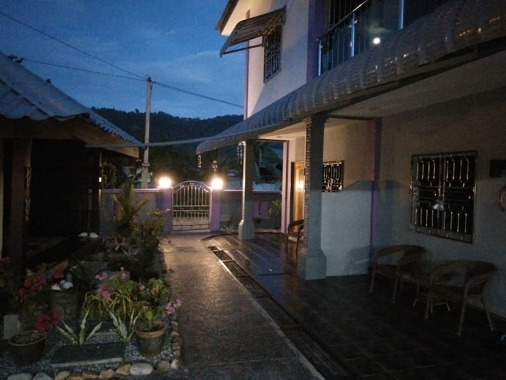 Ocean Lodge, Interior entrance, photo 2