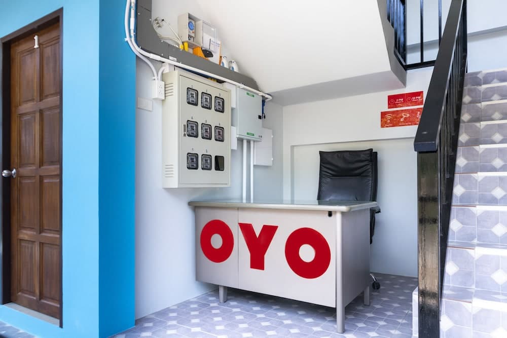 OYO 744 @홈 카말라 힐즈 리셉션 사진 4