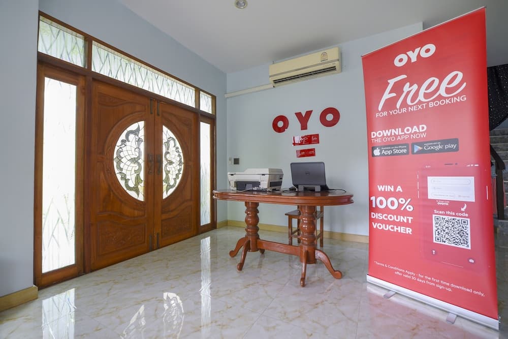 OYO 808 카윈 홈 리셉션 사진 4