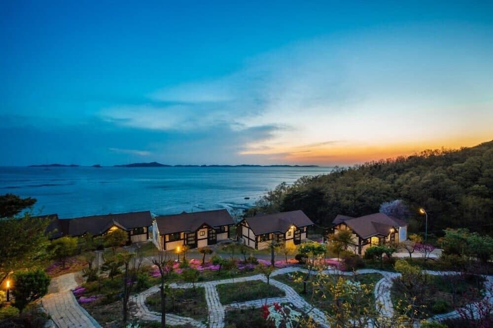 Sunset Pension, Primary image, photo 1