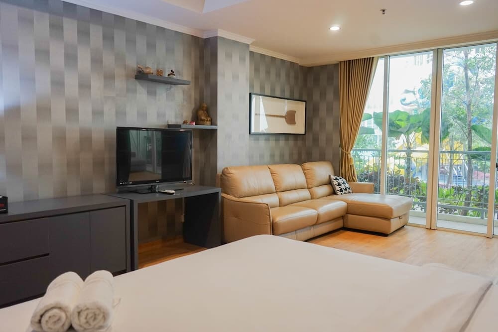 Spacious Studio with Sofa Bed @ Ancol Mansion Apartment, Room, photo 5