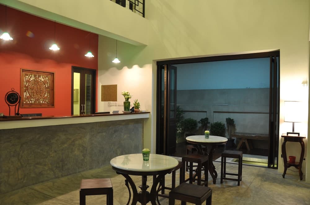 Udee Bangkok, Lobby sitting area, photo 2