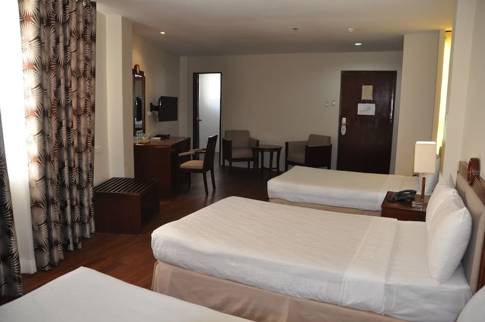 Century Plaza Hotel, Room, photo 5