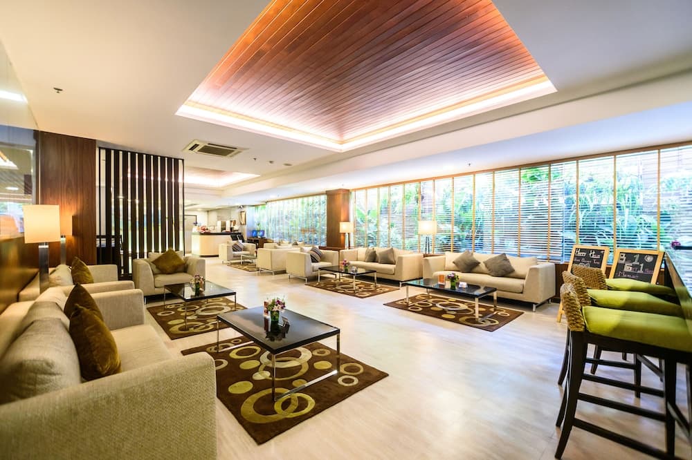 Lohas Residences Sukhumvit, Lobby sitting area, photo 4